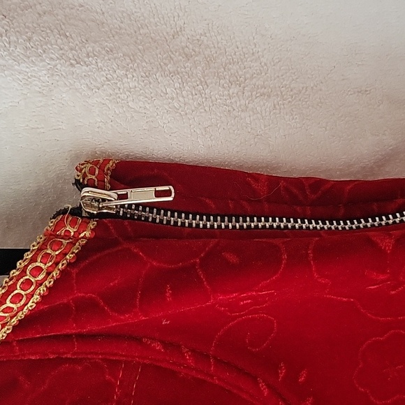 2 Pc Red Velvet Corset and Skirt PLUS 1X - Picture 3 of 8